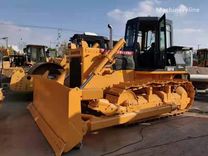 Shantui SD16   bulldozer