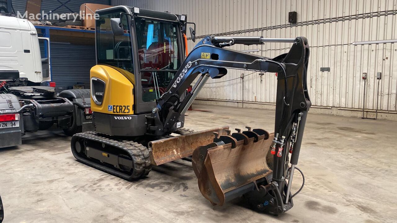 Volvo ECR25 Electric mini excavator