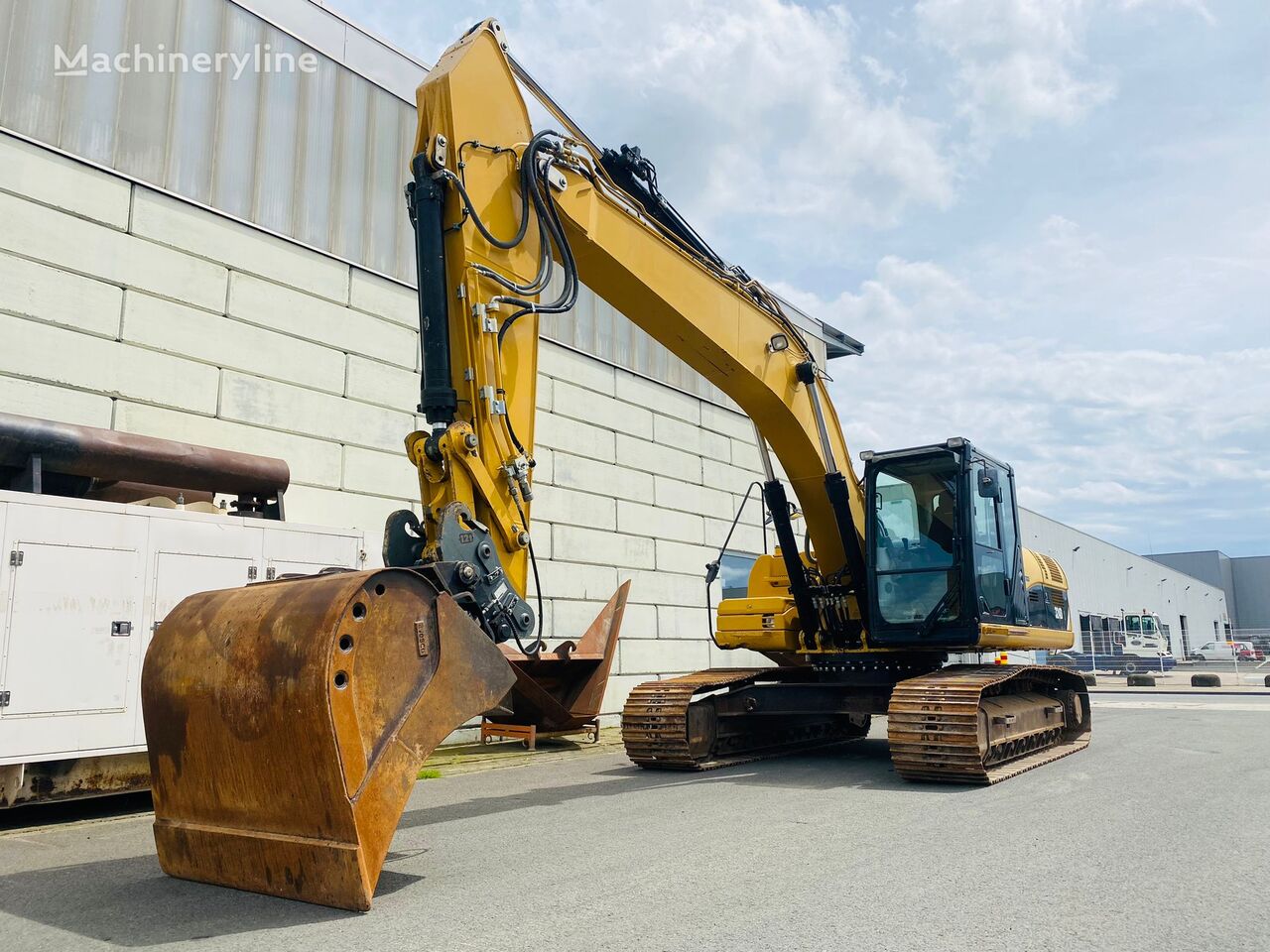 Caterpillar 324d tracked excavator