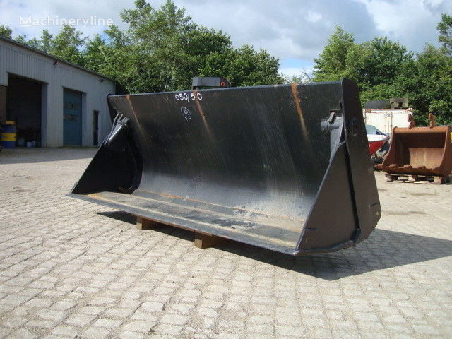 Case 580 / 590 Bachoe loader front loader bucket
